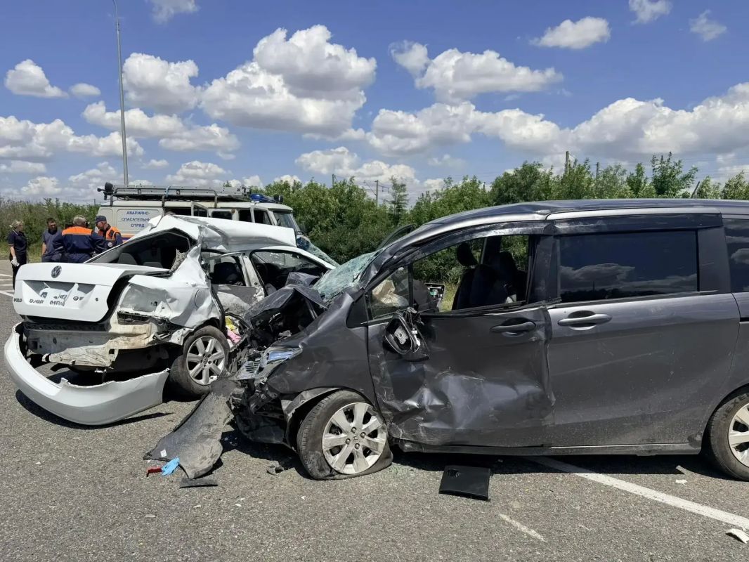 19-летняя девушка погибла, пятеро детей в больнице