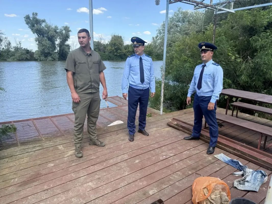 В заказнике «Приазовский» по инициативе природоохранной прокуратуры приняты меры к демонтажу десяти незаконных объектов строительства
