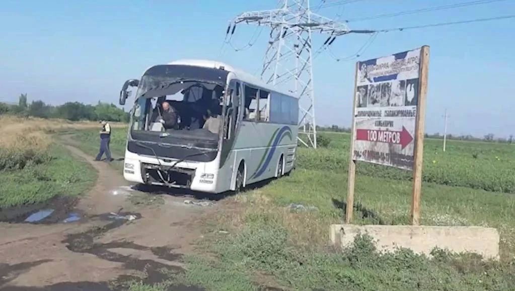 Евгений Поддубный: ВСУ атаковали БПЛА рейсовый автобус "Краснодар – Донецк" в районе Кутейниково в ДНР, в результате удара ранены восемь человек