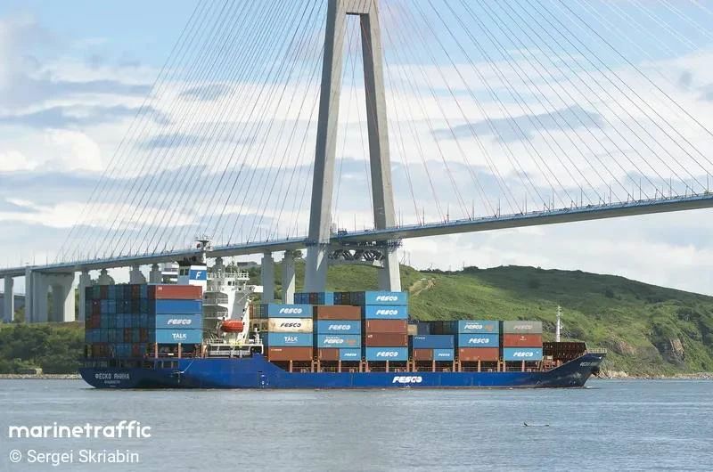Контейнеровоз «Янина», принадлежащий компании FESCO (входит в контур «Росатома»), затонул в Чёрном море в результате атаки двух БЭК, сообщили в «Росатоме»