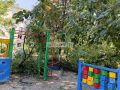 Дерево упало на детскую площадку в Краснодаре