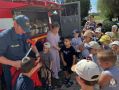 Пожарная машина приехала в гости: урок безопасности для малышей в ст. Октябрьской