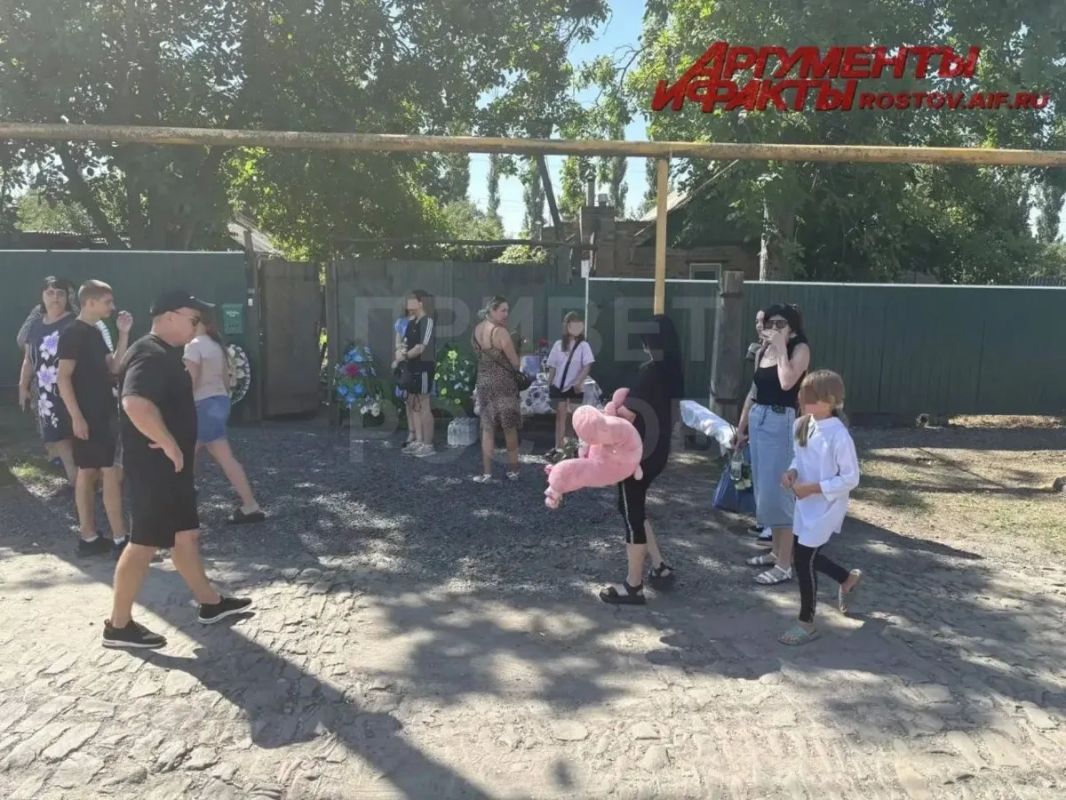 В Шахтах прощаются с пятилетней девочкой, погибшей 3 августа в Архипо-Осиповке при атаке БПЛА ВСУ