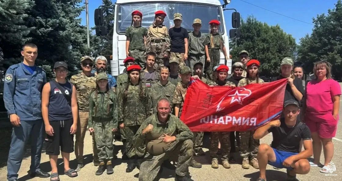 Сотрудники 5 пожарно-спасательного отряда совместно с волонтерами отправили очередную партию гуманитарной помощи военнослужащим