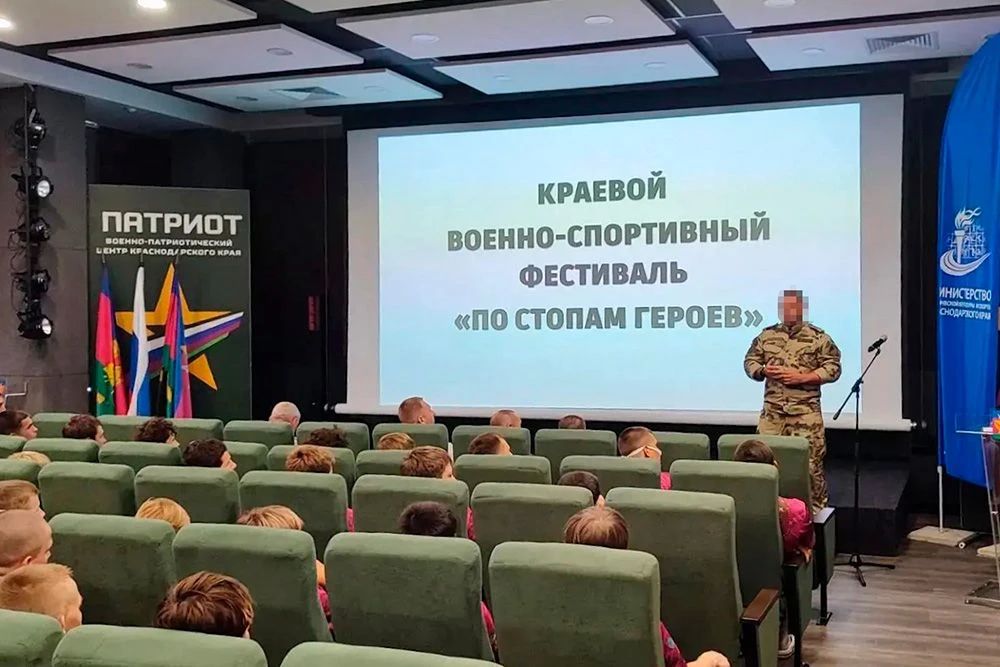В Краснодарском крае сотрудники ОМОН провели урок мужества для участников фестиваля «По стопам героев»