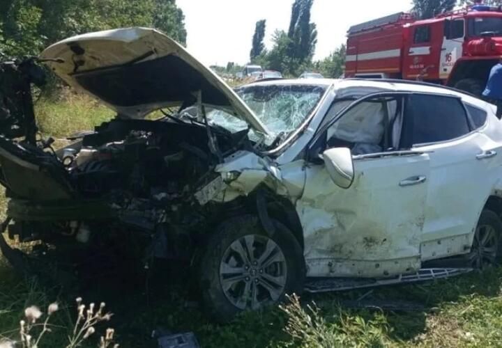 Три иномарки столкнулись под Майкопом: пострадали четыре человека