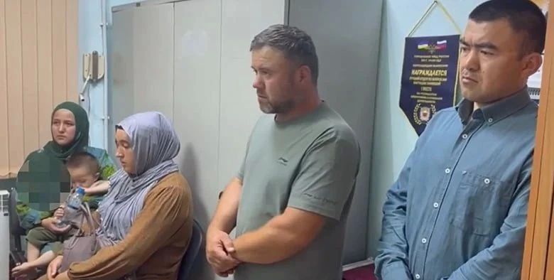 Семья таджиков, которая надругалась над Вечным огнём, пыталась откупиться от депортации из РФ