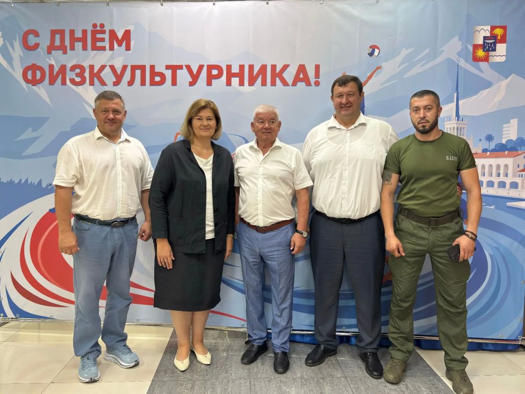 В Сочи ко Дню физкультурника прошла торжественная церемония награждения работников отрасли спорта