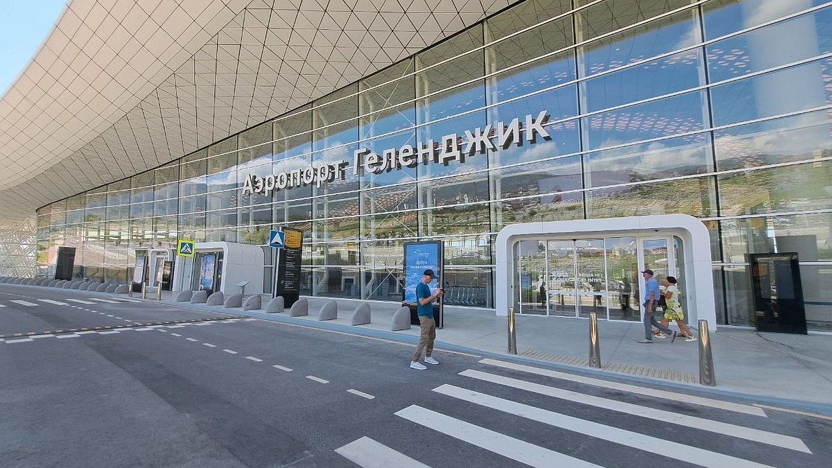 Аэропорт Геленджика возобновил работу после шестичасовых ограничений