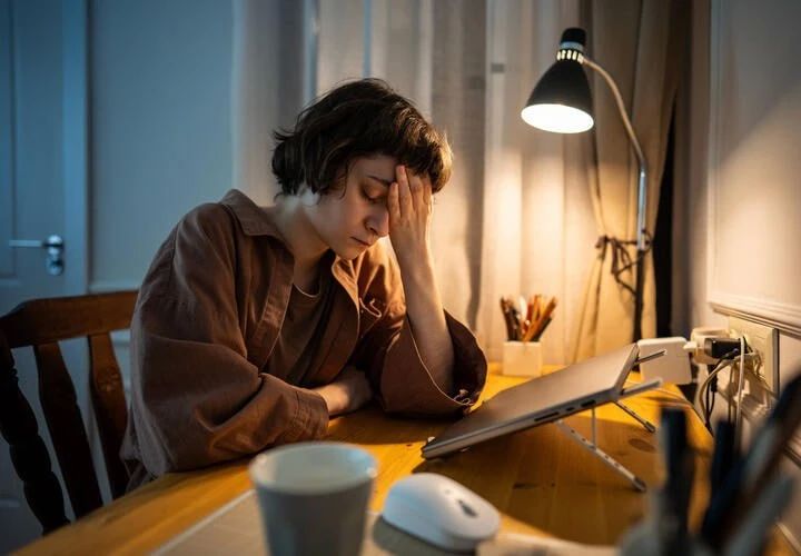 Перед дождем раскалывается голова? Невролог объяснила связь мигрени с погодой