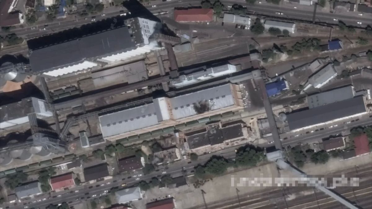 Последствия массированного ночного налета дронов на Новороссийск, оперативно снятые западными спутниками