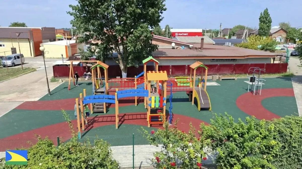 В ст.Должанской Ейского района завершены работы по устройству детской игровой площадки
