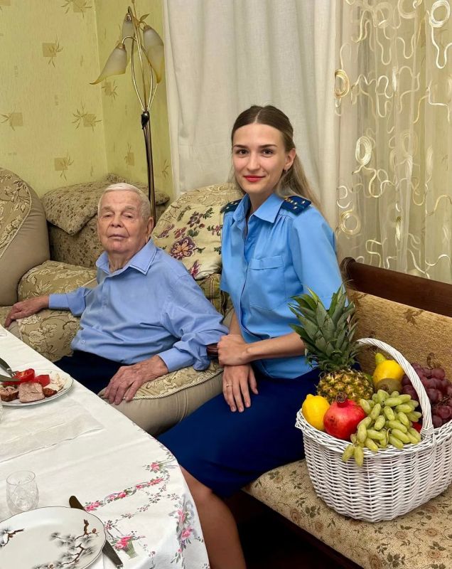 Работники Анапской межрайонной прокуратурой поздравили ветерана Великой Отечественной войны со 102-летием