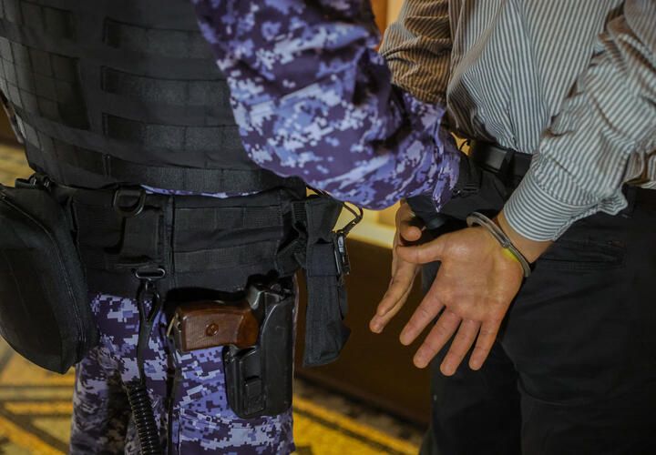 Доцента российского университета задержали за переводы денег экстремистскому «Фонду борьбы с коррупцией». Преподавателю грозит срок за финансирование терроризма