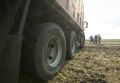 На федеральной трассе у фуры с зерном оторвало кабину. Грузовик вылетел в кювет