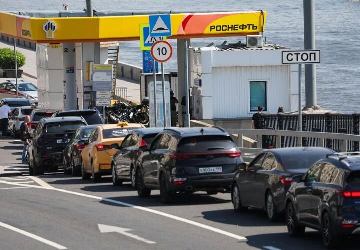 Утром 13 августа власти Краснодара сообщили, что в городе работает 71 заправка