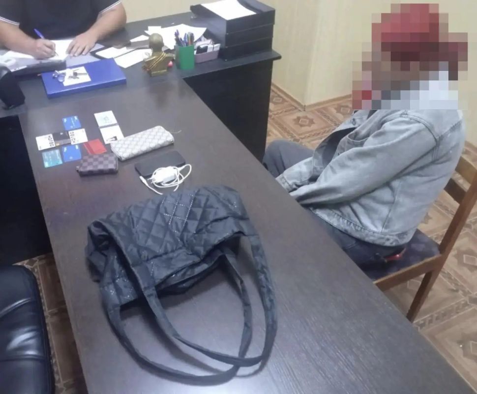 В Белореченске транспортные полицейские задержали воровку сумки в электричке