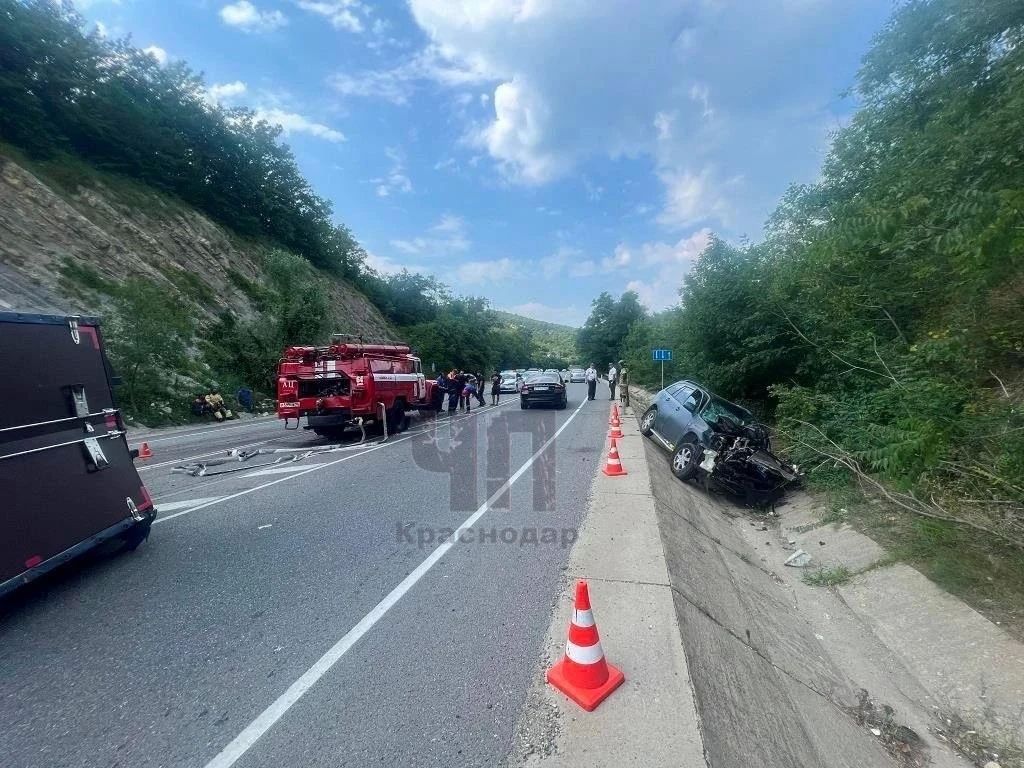 Двое детей пострадали в жестком ДТП под Туапсе