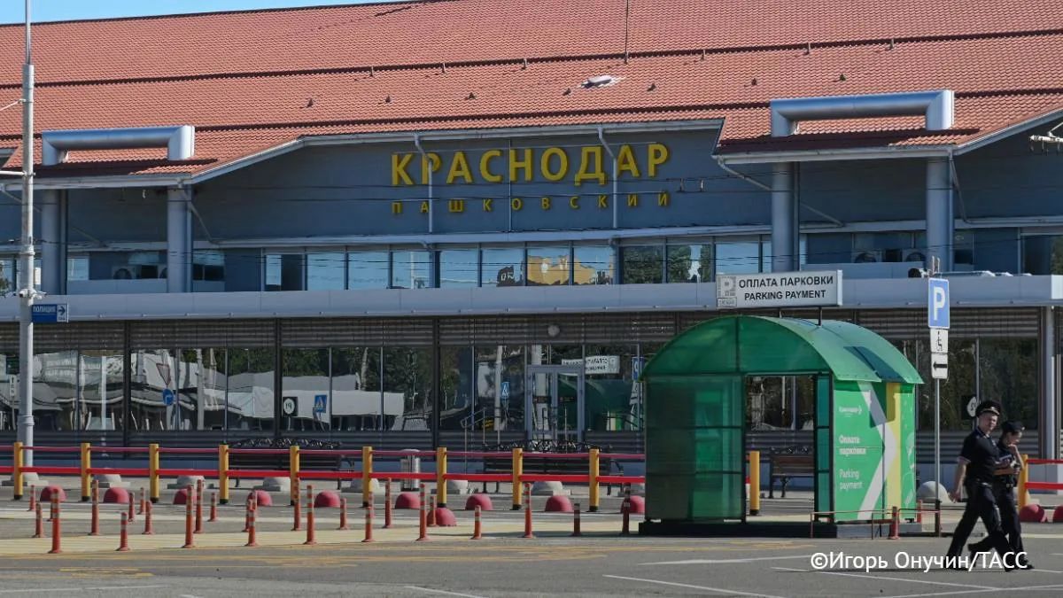 Вылет и прилет 25 рейсов задерживаются в международном аэропорту Краснодара, следует из данных онлайн-табло воздушной гавани