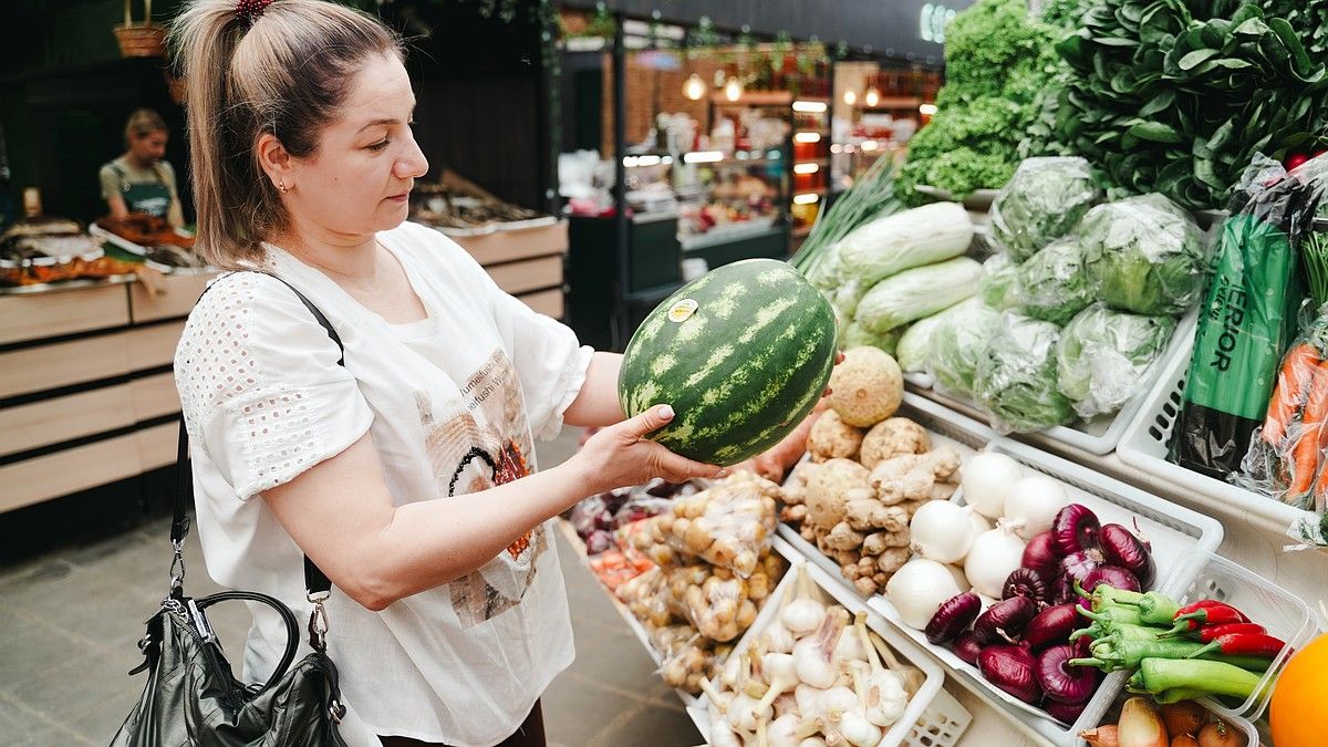 Арбузы и дыни подешевеют: россиянам назвали лучшее время для покупки