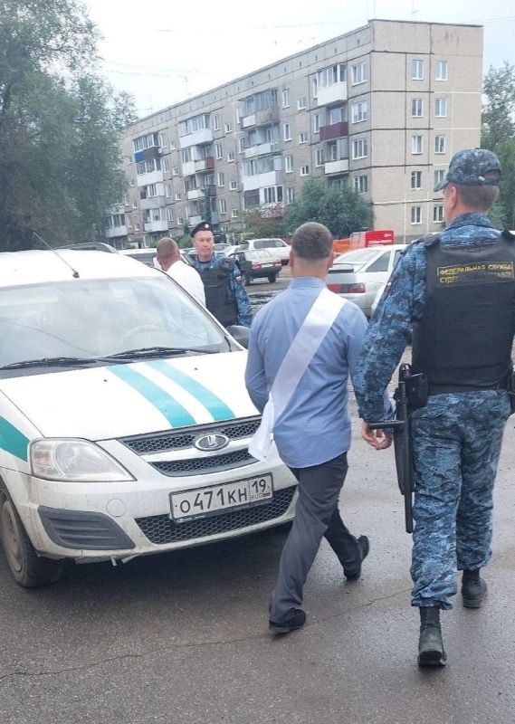 В Хакасии жениха и свидетеля забрали со свадьбы из-за долгов по алиментам