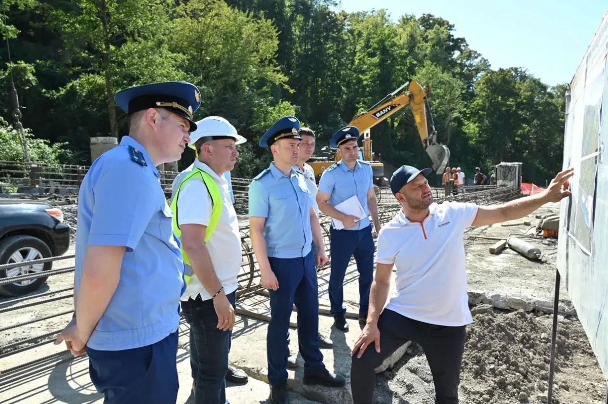 Руководством прокуратуры Краснодарского края проинспектирован ход строительства автомобильной дороги «Обход Адлера»