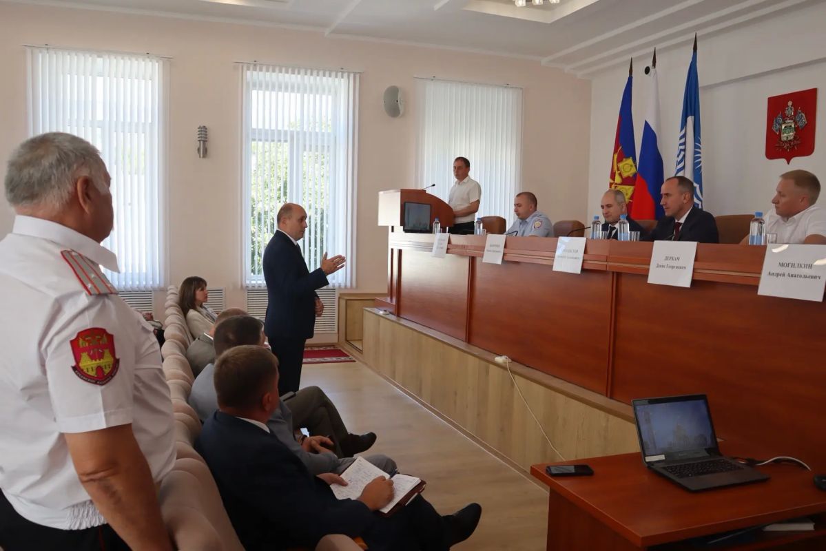 Алексей Богодистов: Вместе с представителями АЗС, правоохранительных органов, казачества, главами округов и профильными коллегами обсудили текущие поставки топлива в город и меры, которые принимаем на муниципальном уровне...