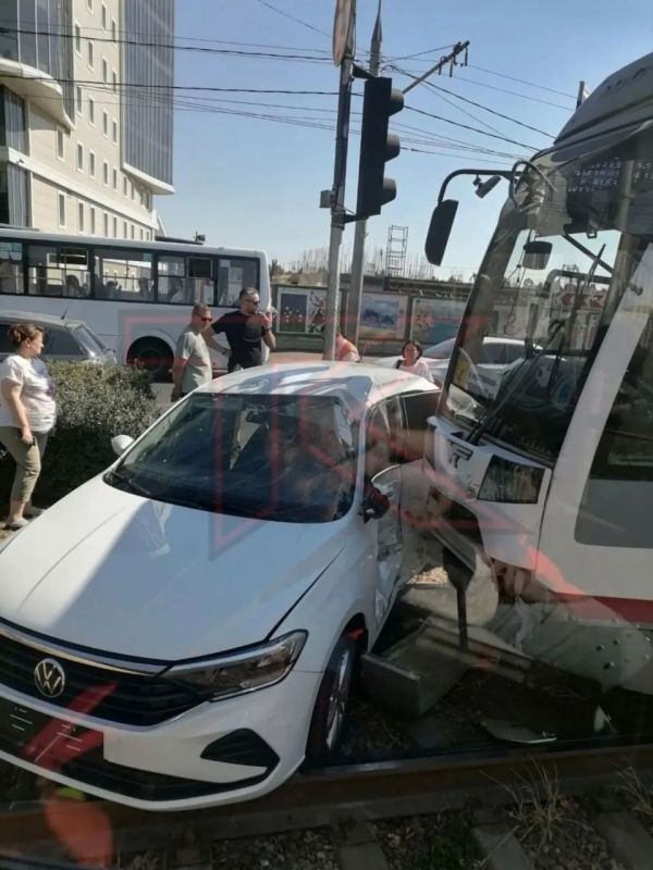 Подобное ДТП спустя пару часов случилось в районе Солнечного острова в Краснодаре