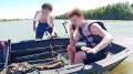 Дрейфовали в открытом море: спасатели нашли парней, которых унесло на катамаране