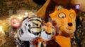 Жители Краснодара несут мягкие игрушки к детскому центру, где при атаке ВСУ погибли трое детей