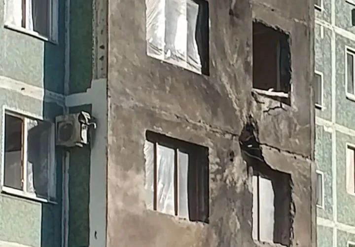 Многоквартирный дом в Новороссийске сильно пострадал ночью 12 августа