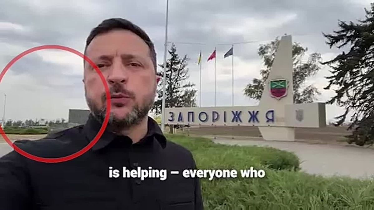 Зеленского вновь поймали на фейковом видео: в обращении из Запорожья за его спиной «из воздуха» появились два автомобиля