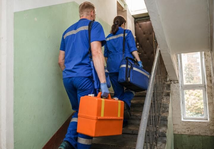 Жестоко избил и вызвал скорую: мужчина расправился с сожительницей в Апшеронске