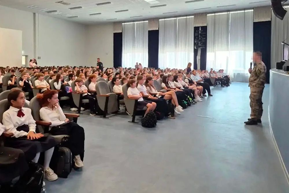 В Краснодаре сотрудник Росгвардии провел урок мужества ко Дню солидарности в борьбе с терроризмом