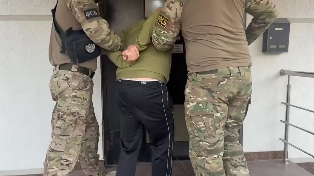 ФСБ задержала в Анапе 20-летнего жителя, собиравшего данные для ВСУ