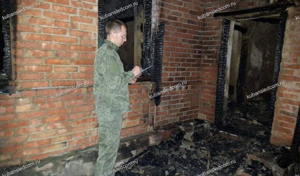 В Крыловском районе следователи проводят проверку по факту гибели двух местных жителей в результате пожара