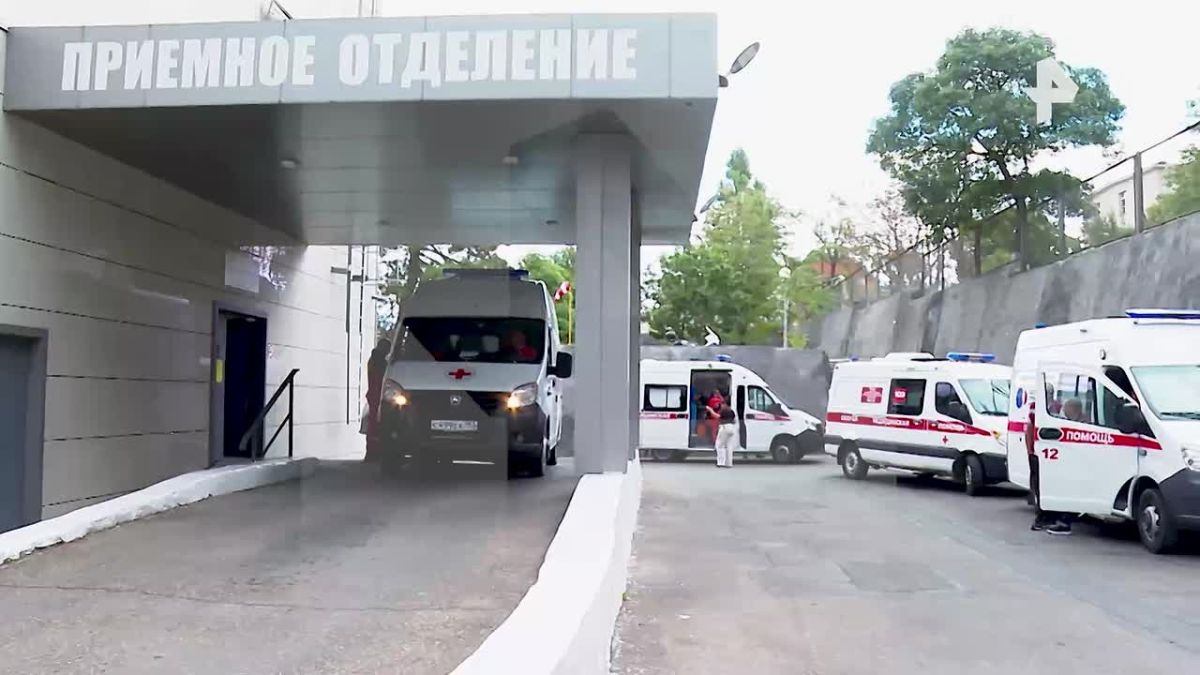 Четыре человека находятся в тяжёлом состоянии после ночной атаки БПЛА ВСУ на Новороссийск, рассказал РЕН ТВ заместитель главного врача в городской больнице №1 Денис Пунтасов