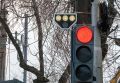 Пенсионеры объявили войну светофорам: пожилая пара решила, что регулировщики являются электронным оружием