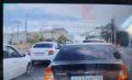 Попал на камеру момент падения трубы котельной на дорогу на Восточно-Кругликовской