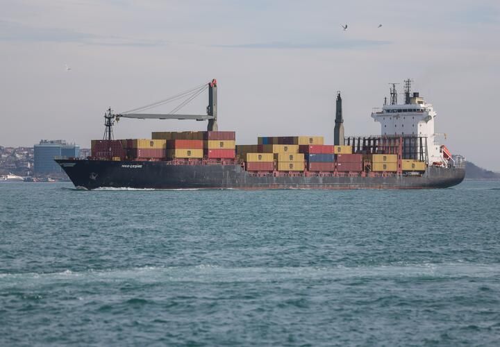 Российские войска нанесли удар по морским портам Украины. Поражены большой логистический центр и сухогруз