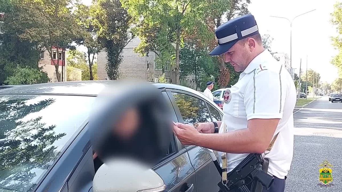 Полицейские выявили приезжего водителя с поддельными правами в Белореченске