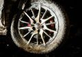 В южном городе премиальный автомобиль сбил дорожный знак и отправил молодого рабочего в больницу