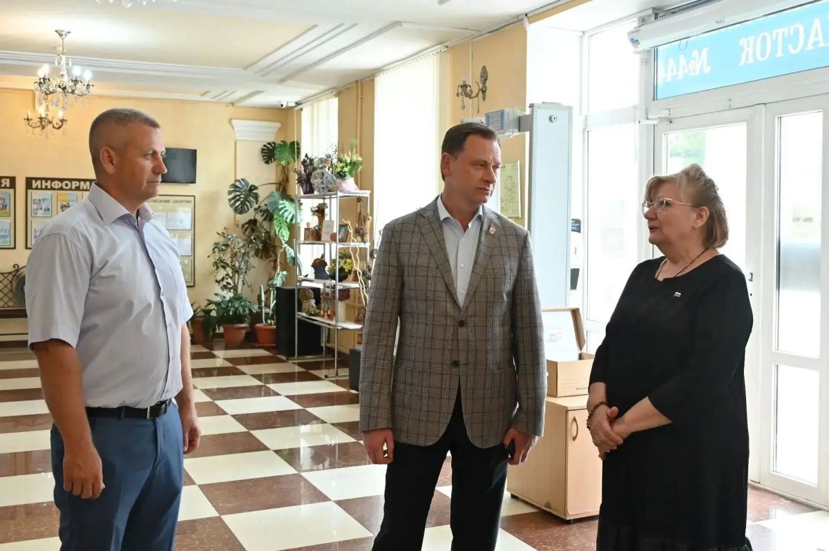Глава Сочи Андрей Прошунин проинспектировал готовность избирательных участков в Лазаревском районе