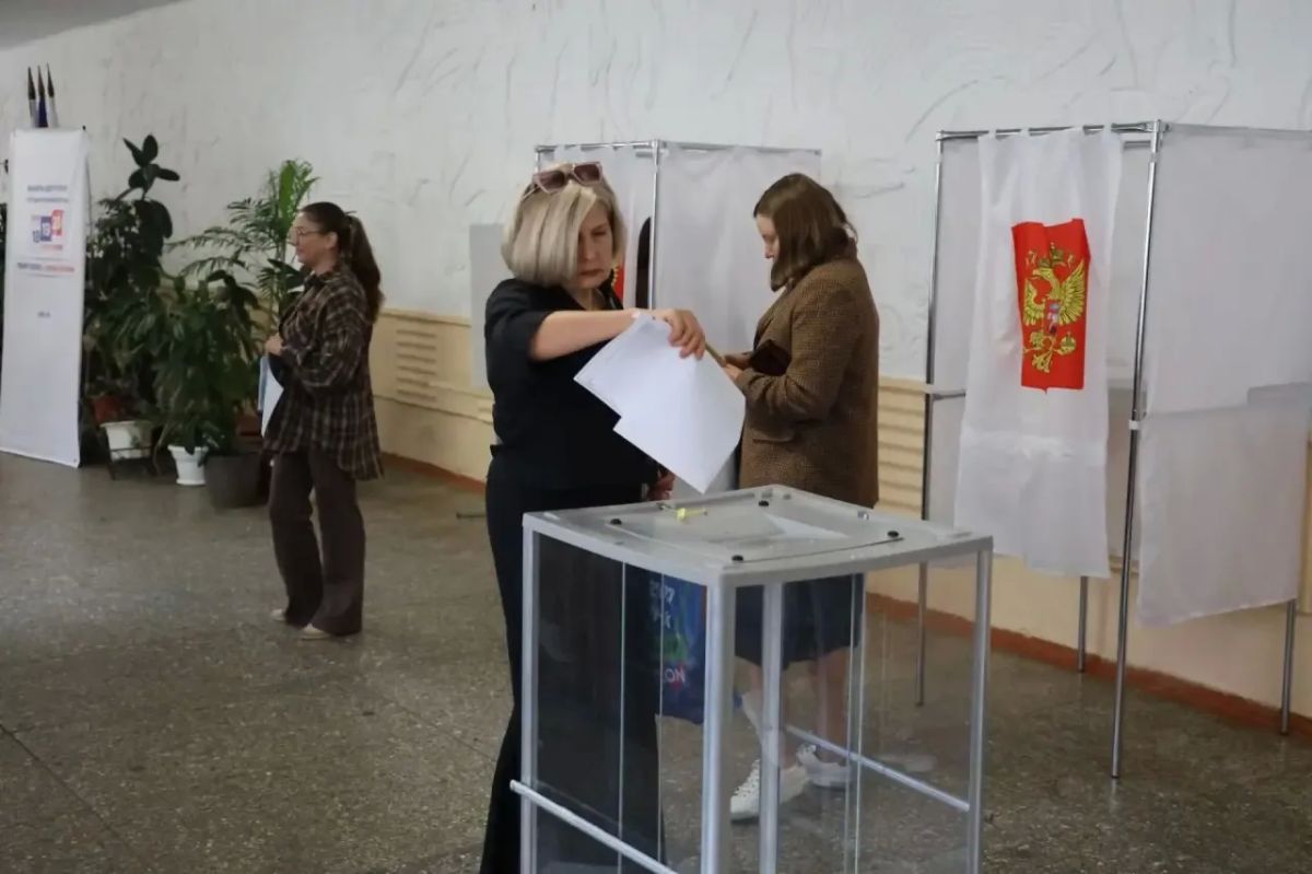 Андрей Харченко: В 8:00 утра на всех избирательных участках нашего города открылись двери для голосующих