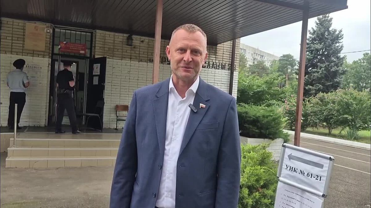 Проголосовать, повидать учителя и поздравить сыновей!