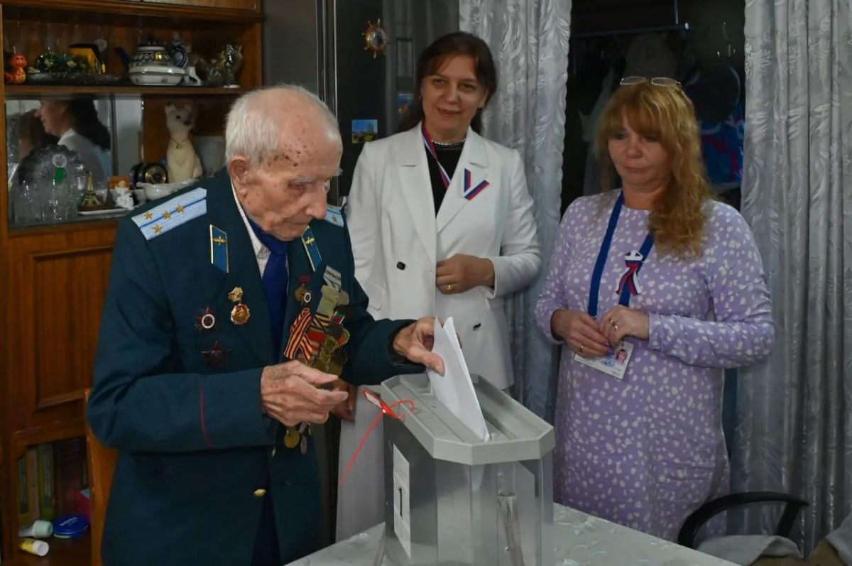 Возраст – не помеха. На выборах депутатов Государственной Думы проголосовал Почетный гражданин Сочи, участник Великой Отечественной войны Николай Рудометкин