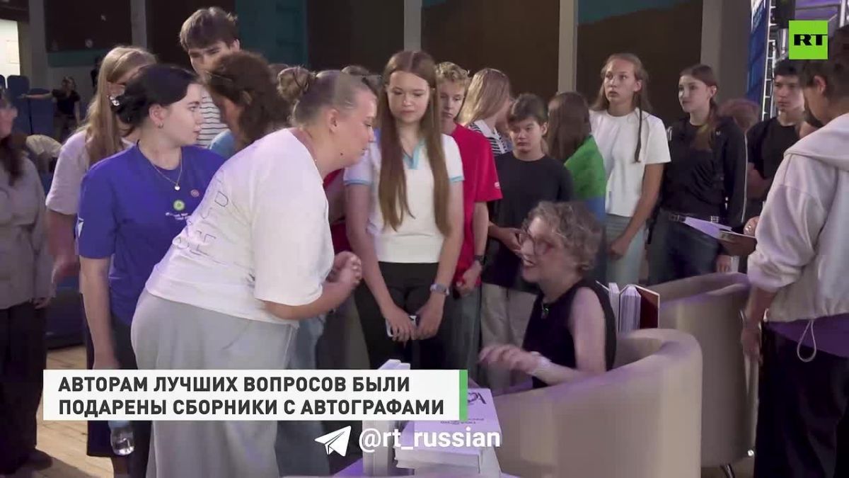 RT представил сборник «ПоэZия русской зимы» во Всероссийском детском центре «Океан» во Владивостоке