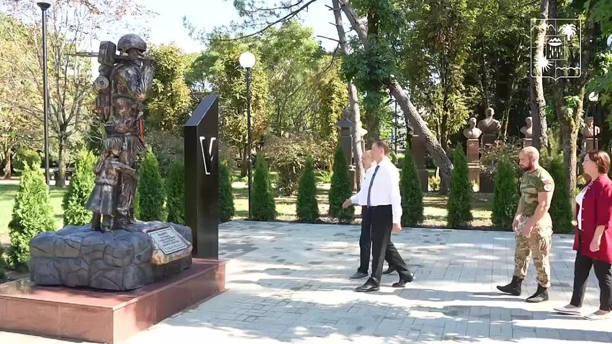 Андрей Прошунин осмотрел готовность Аллеи героев СВО в Адлере