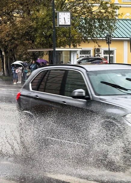 После прохождения шторма в Крыму без электричества остались 13 населенных пунктов в Алуште и Бахчисарайском районе