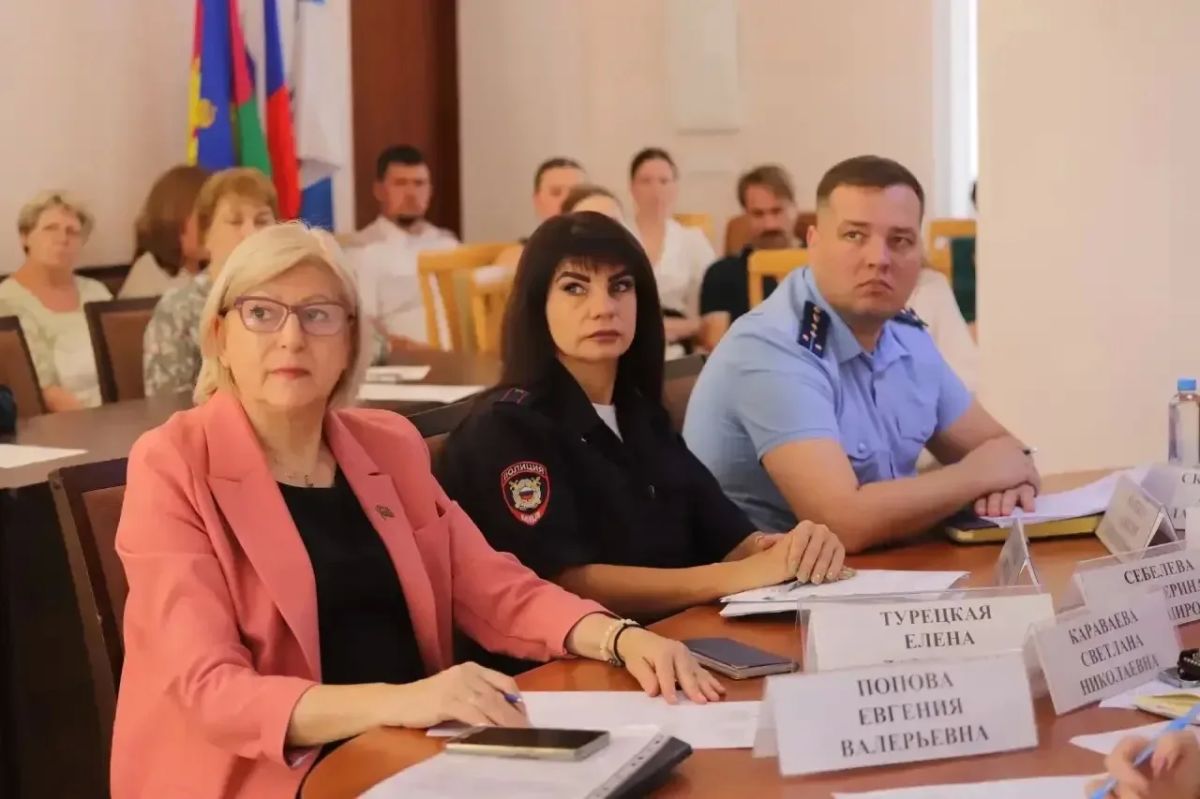 Прокуратура г. Геленджика в режиме ВКС участвовала в заседании краевой комиссии по делам несовершеннолетних под председательством замгубернатора Кубани Е. Воробьевой